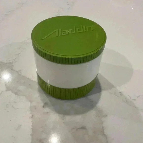 Vintage Aladdin Thermos Green and White 8 oz Model #7000 - Picture 1 of 7